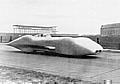 Rekordfahrten auf der Autobahn Frankfurt – Darmstadt: Rudolf Caracciola mit dem Zwölfzylinder-Fahrzeug Mercedes-Benz W 125 vor dem Flughafen in Frankfurt am Main.